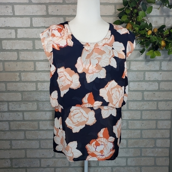 CABI Floral Tiered Short Sleeve Blouse Size S - Picture 8 of 13